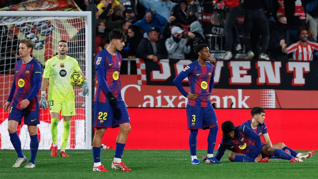 Mencari Keseimbangan di Camp Nou: Eksperimen Hansi Flick dan Krisis Identitas Pertahanan Barcelona