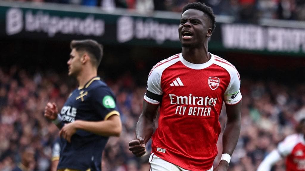 Saka Teken Kontrak Baru: Kisah Anak Lokal yang Menjadi Jantung Arsenal